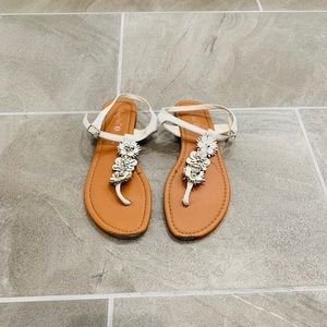 sunny feet white flower sandals!